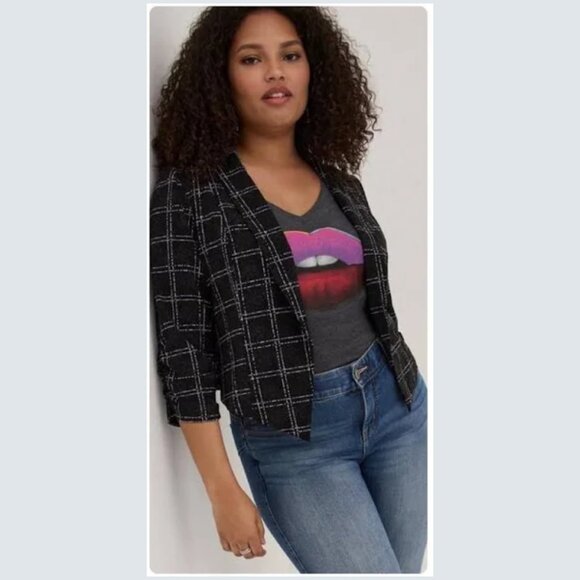 torrid Jackets & Blazers - EUC Torrid Black Plaid Lightweight Crepe Cropped Ruched Sleeve Blazer Size 2x